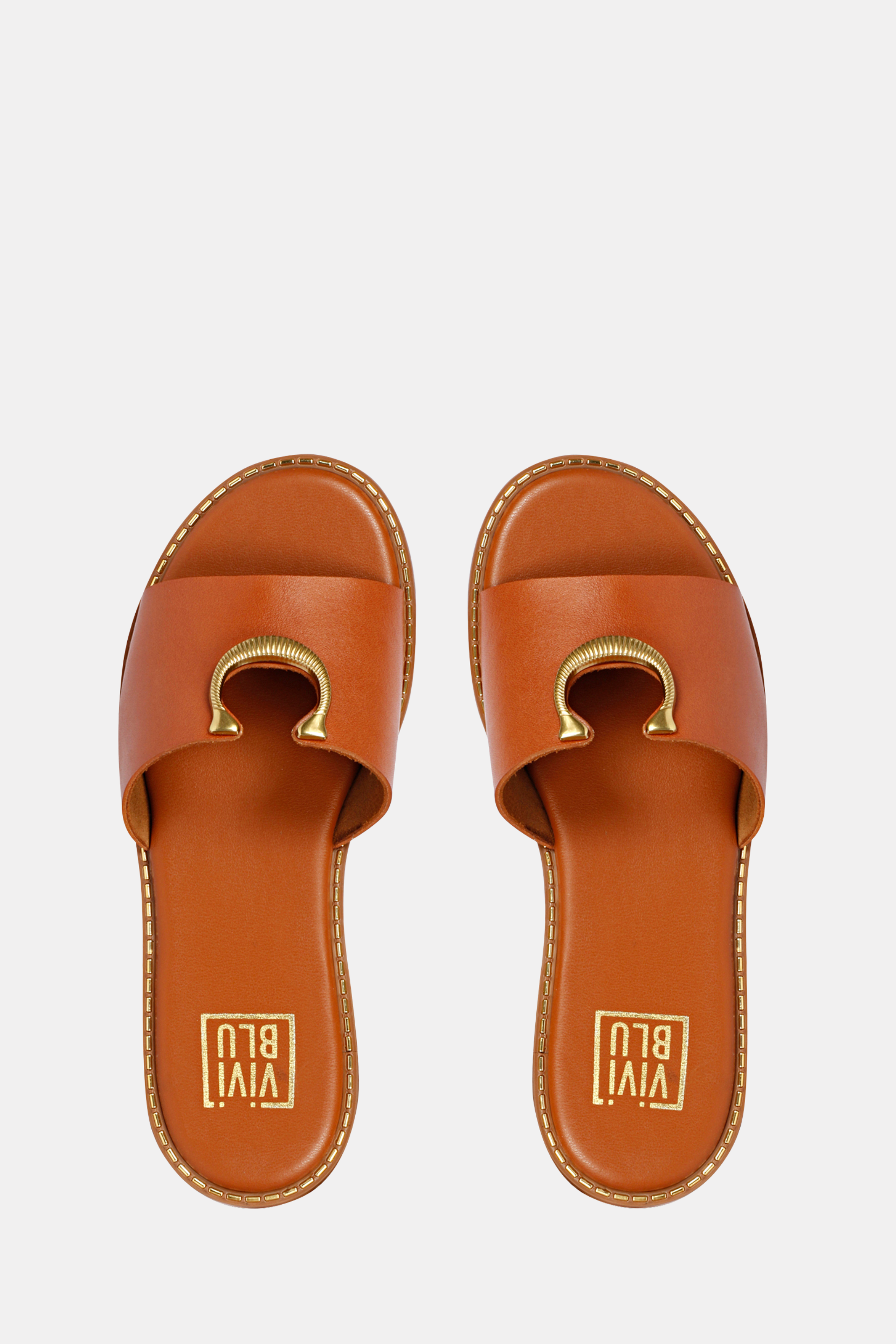 Vivi Blu - Amber Horseshoe Ornament Sandals - Cognac Leather