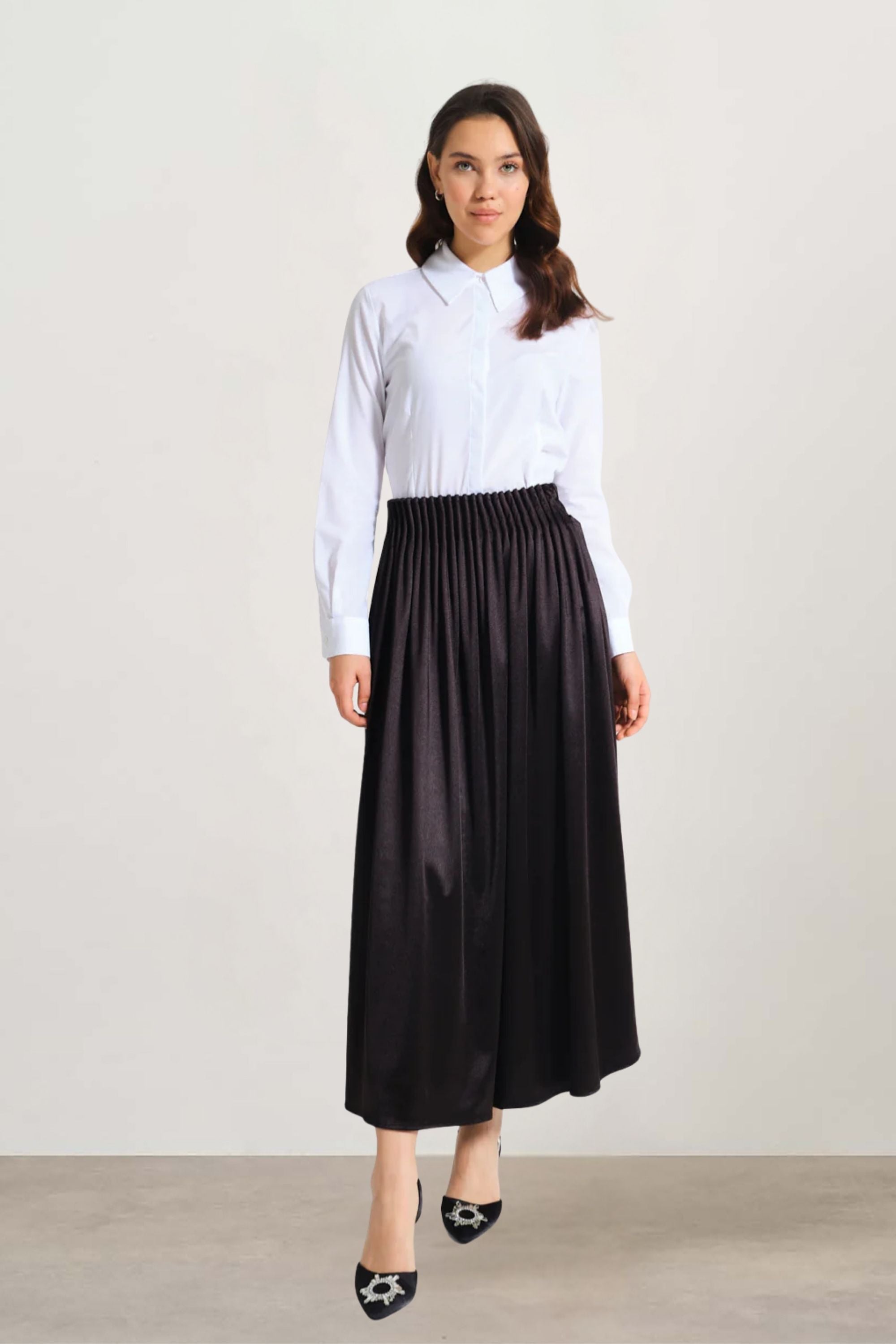 Mizalle Black Waisted Pleated Midi Skirt