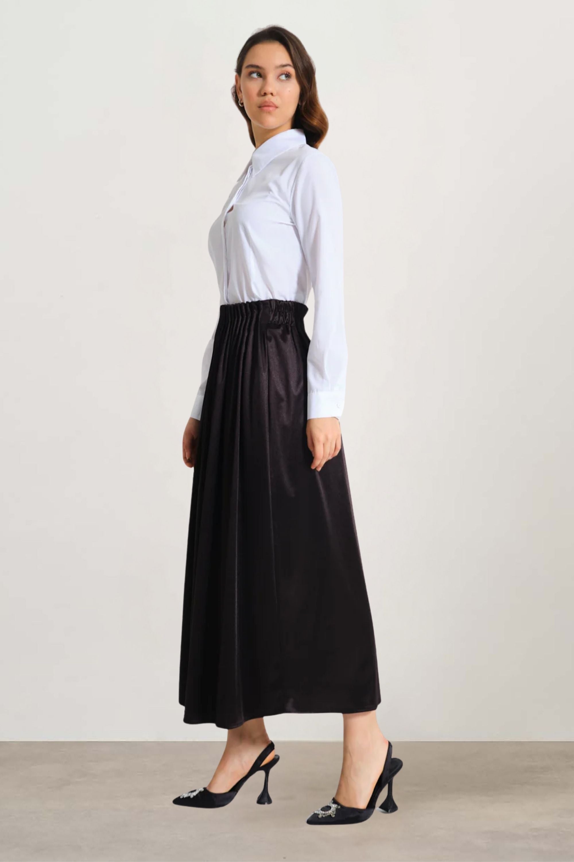 Mizalle Black Waisted Pleated Midi Skirt