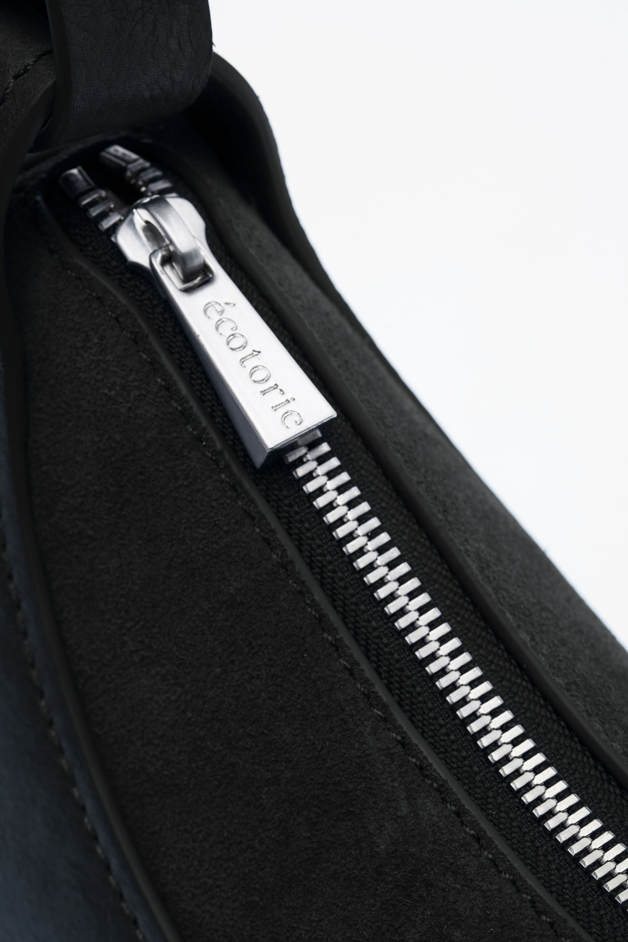 Ecotorie - Leif Black Crossbody