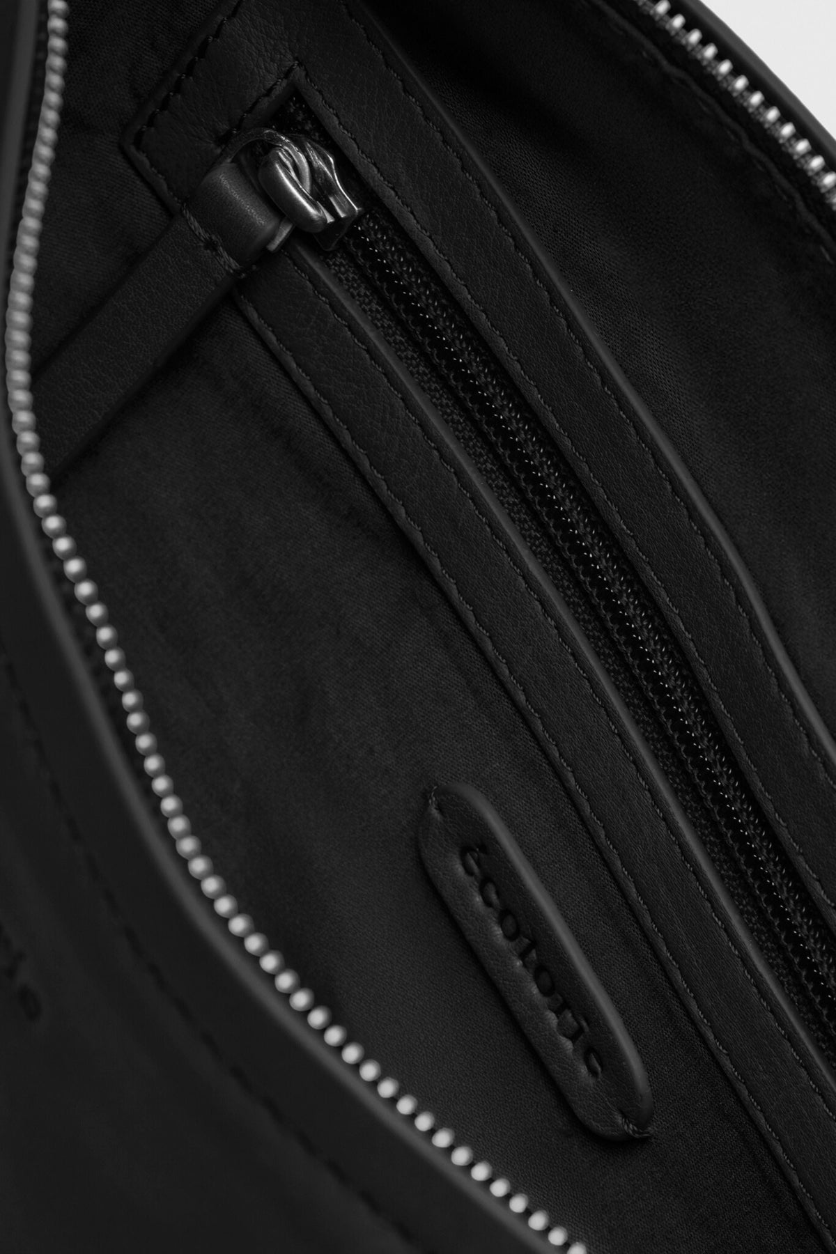 Ecotorie - Peggy Black Crossbody