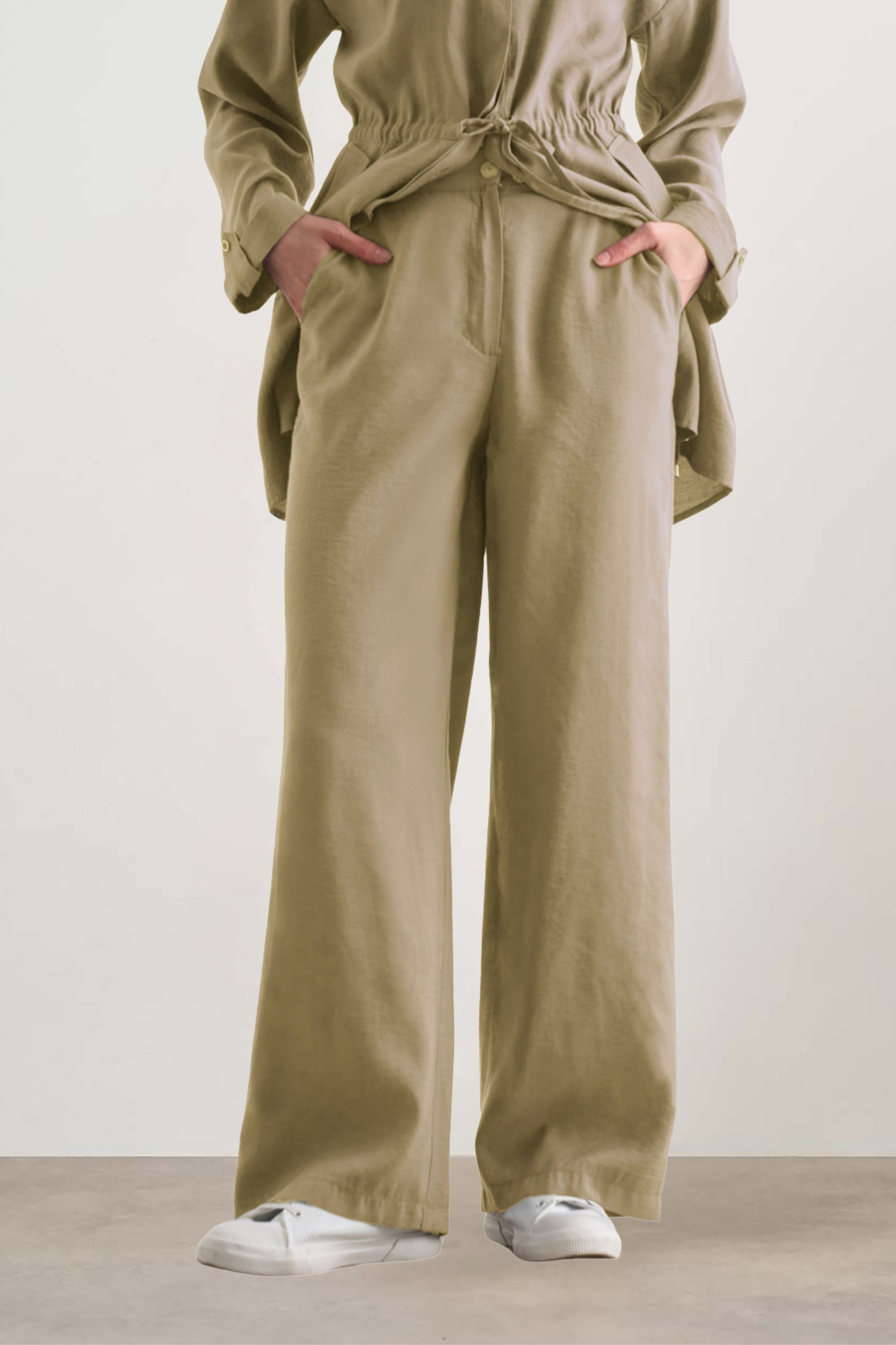 Mizalle Light Weight Elastic Trousers