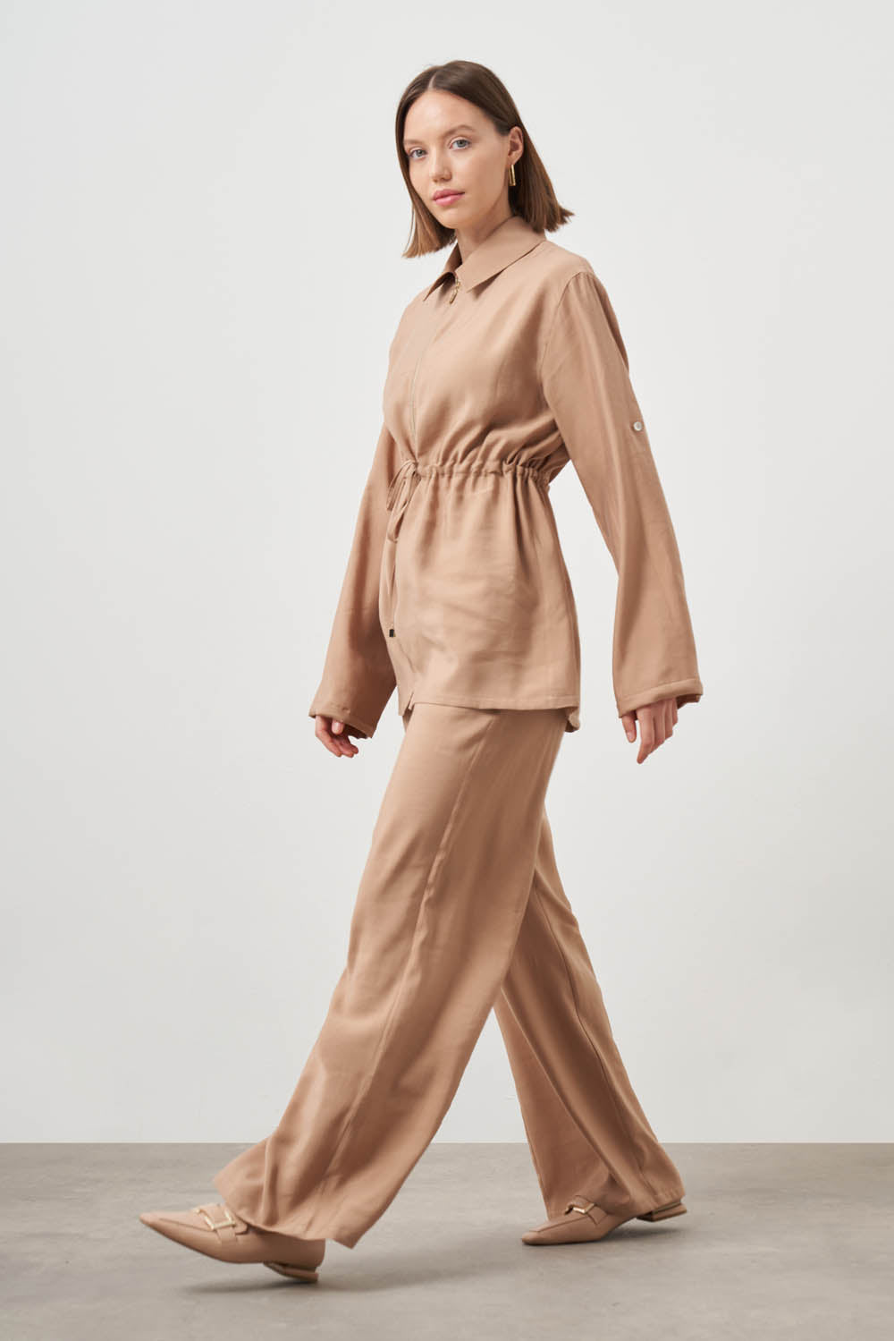 Mizalle Cinched Waist Shirt Jacket Beige