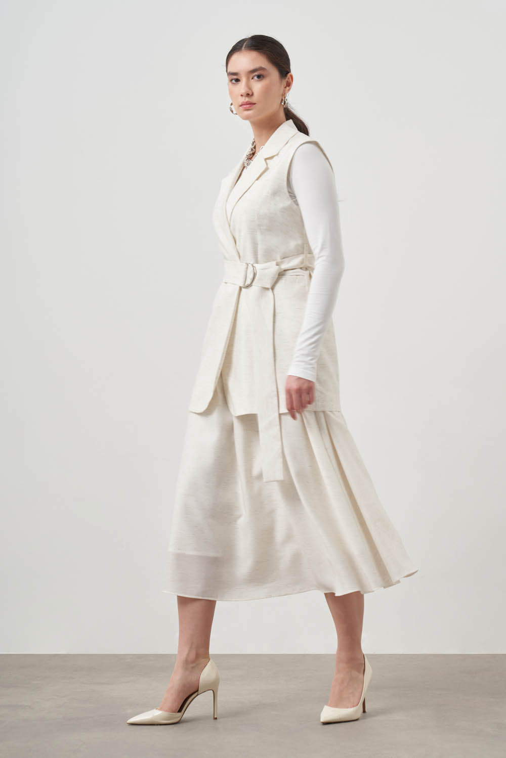 Mizalle Belted Vest Ecru