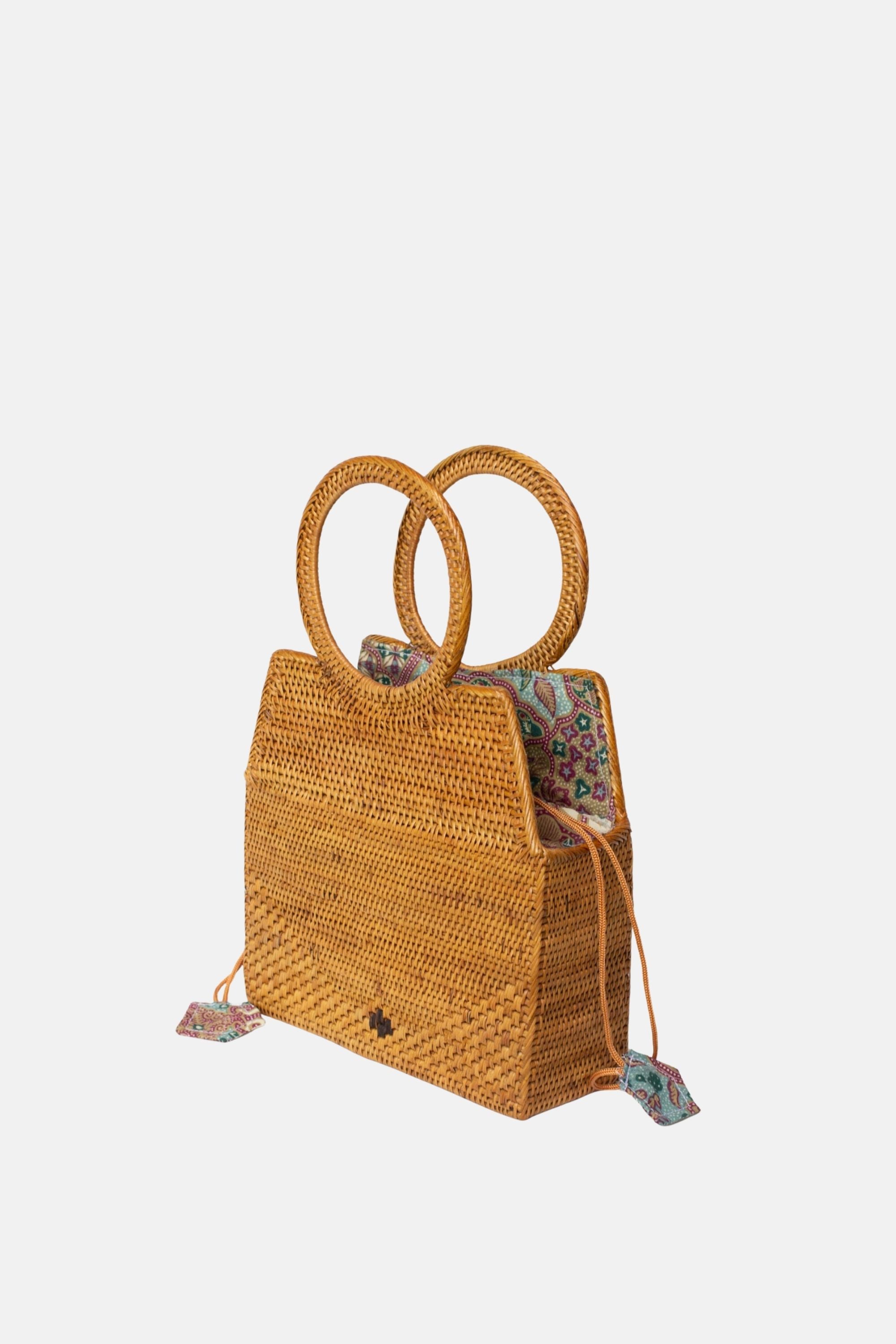 Jelavu - Monterey Rattan Round Top Handle Medium - Tan