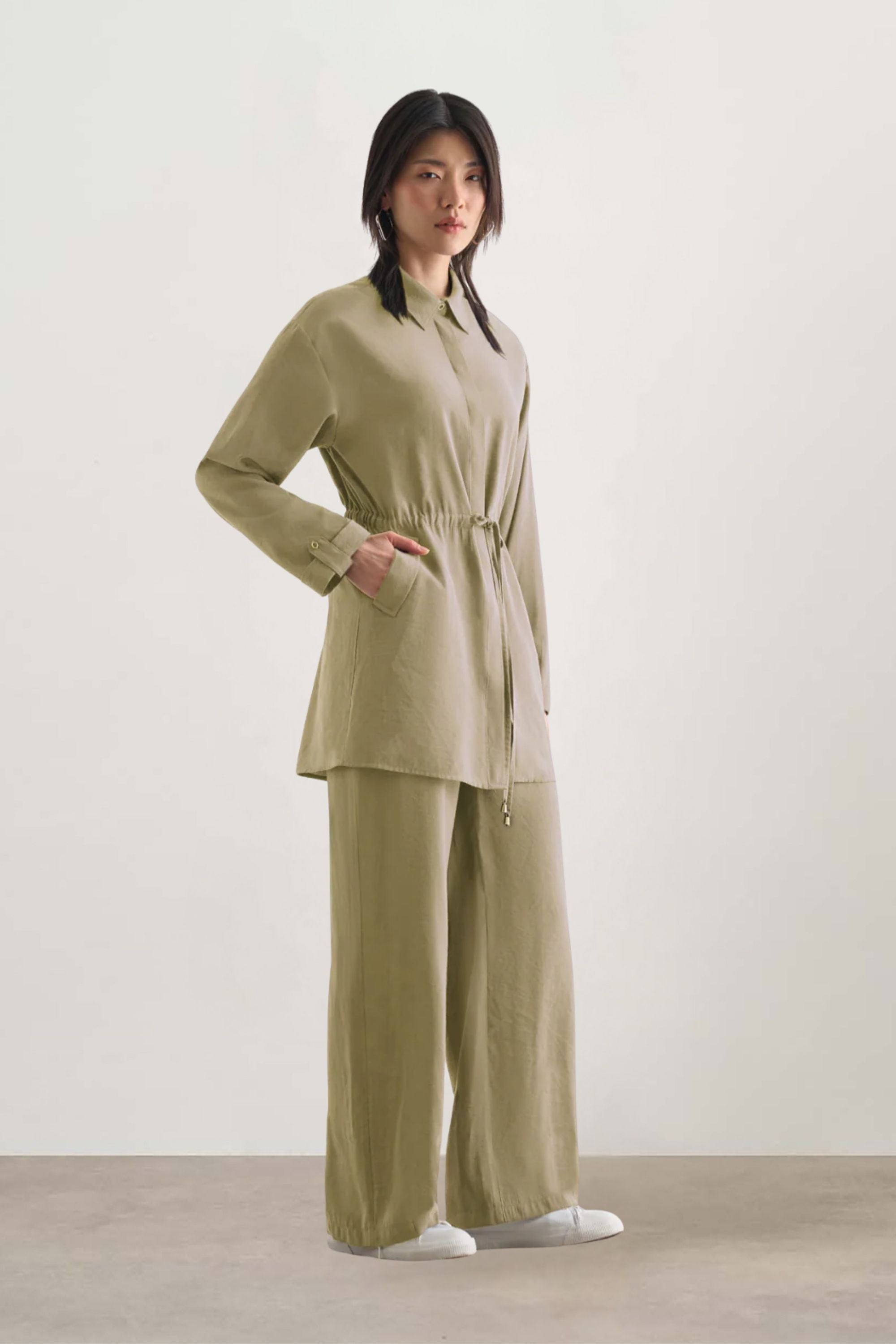 Mizalle Light Weight Cinch Waist Tunic